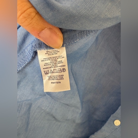 Ann Taylor sleeveless collared button up blue small business casual blouse - Picture 4 of 6